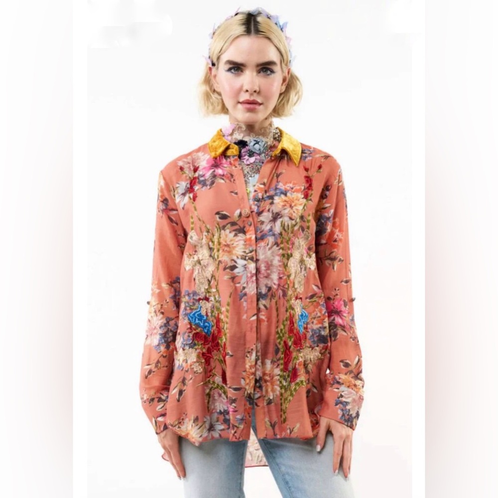 Floral Women's Top with Yellow Collar